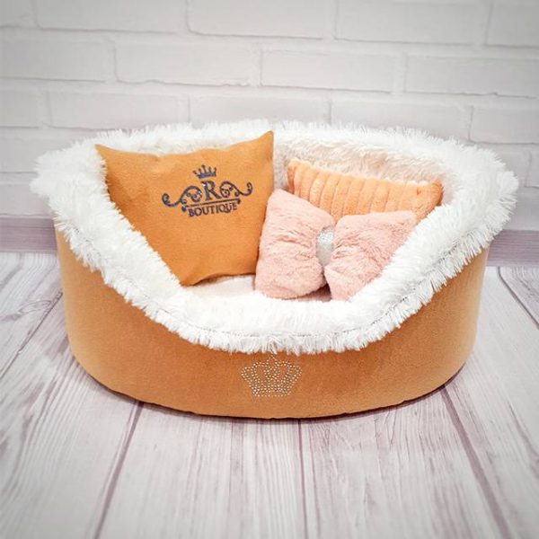 Oval bed with orange fur in various sizes